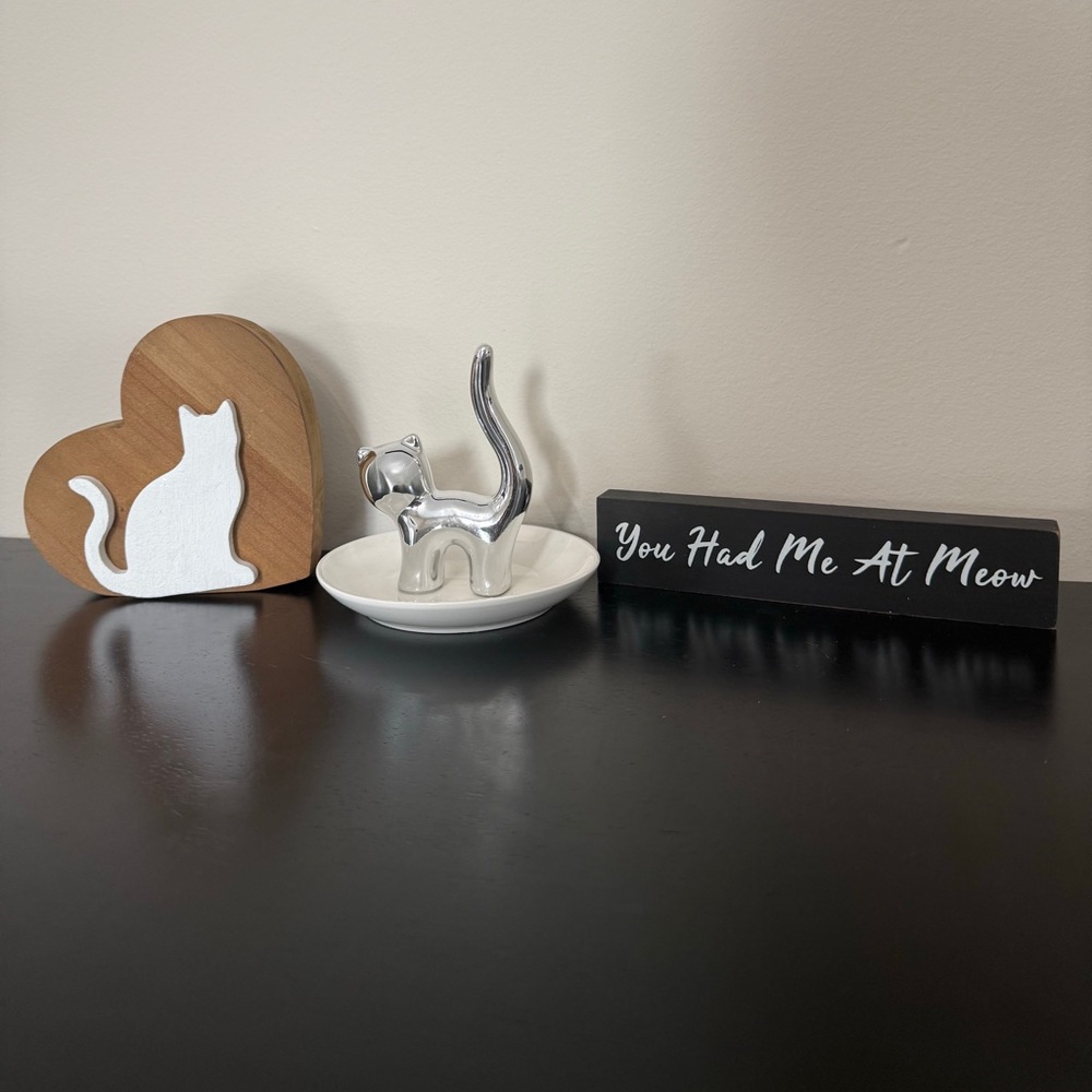 Cat-Themed Decorative Set with Silver Cat Jewelry Holder